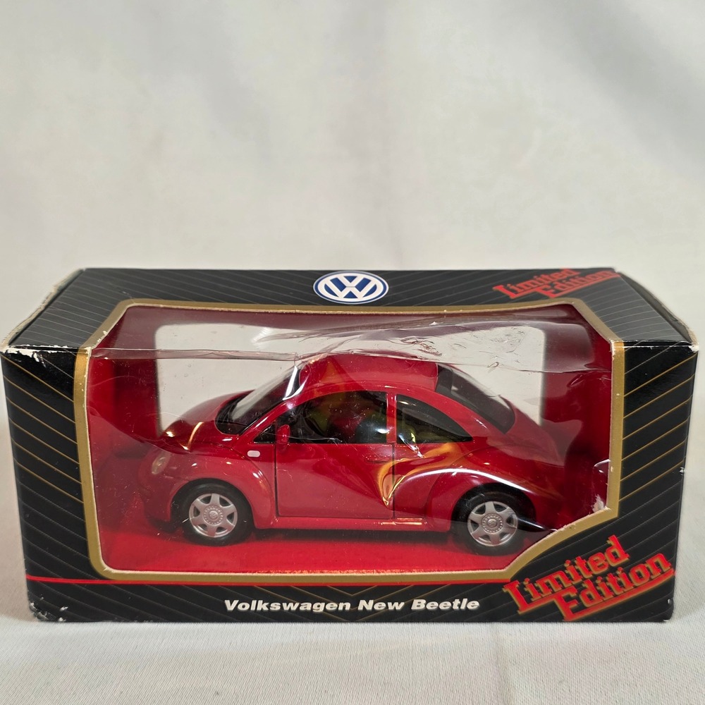 Vtg NIB Maisto 1999 Volkswagen New Beetle Red 1:18 Die-Cast Car Limited Edition
